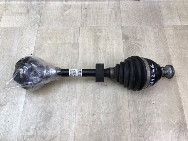 Полуось передняя левая 31608482645 BMW