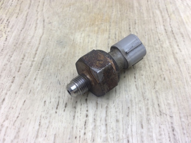 Датчик давления топлива 32203286 VOLVO