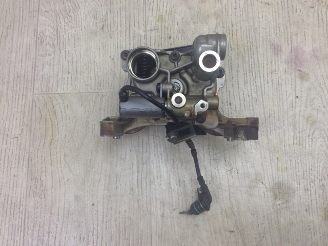 Масляный насос двигателя 32388687 VOLVO