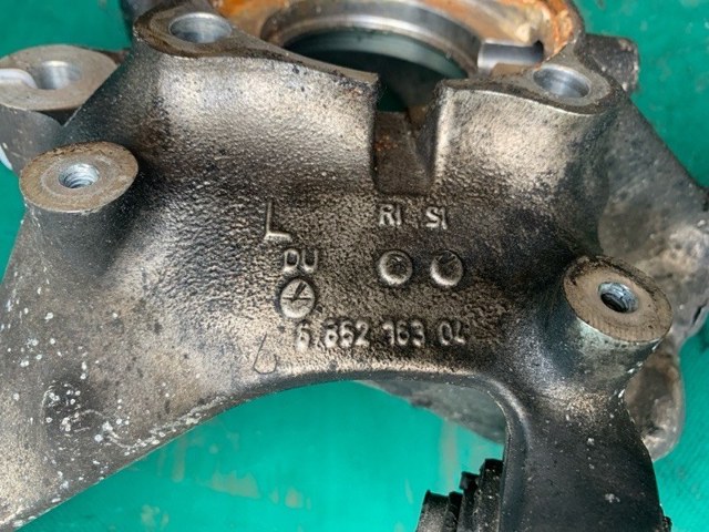 33326852161 BMW Цапфа (поворотный кулак) задний левый купить в Ужгород