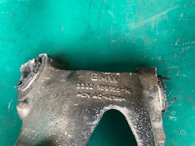 BMW 33326852161 Цапфа задняя левая в наличии Сумы
