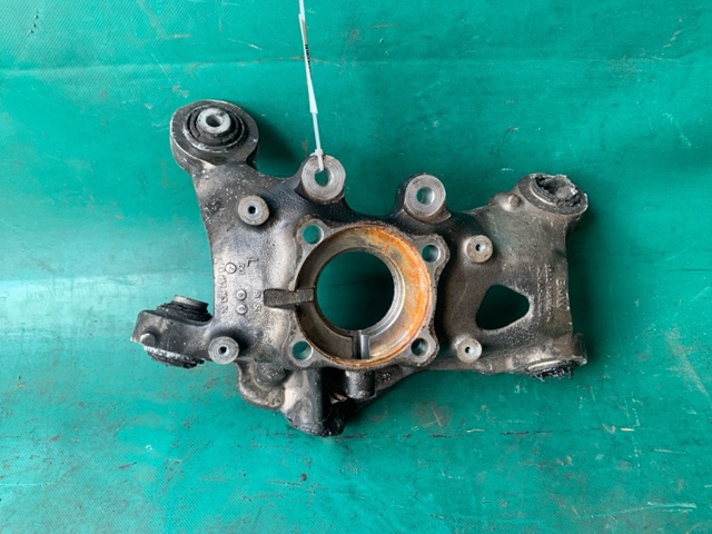 Цапфа поворотная левая 33326852161 BMW