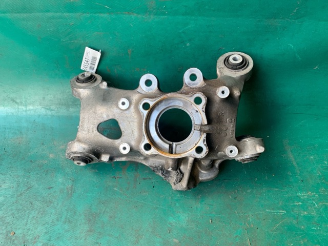 33326852162 BMW Цапфа передняя правая купить в Житомир