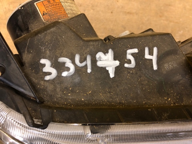 SUZUKI 3512065JB2 Правая фара в наличии Тернополь