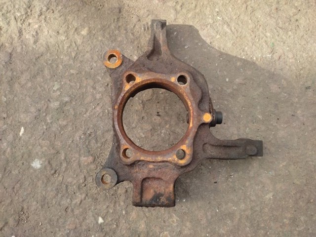 Цапфа - поворотный кулак передний, левый 3870A055 MITSUBISHI