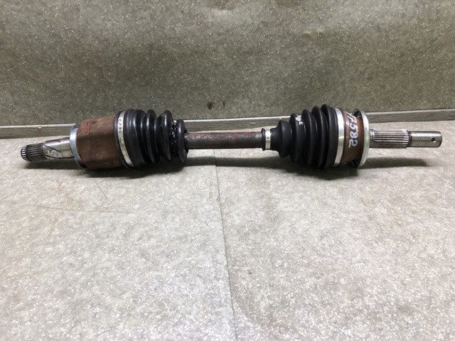 Полуось передняя, правая 391004GB0A NISSAN