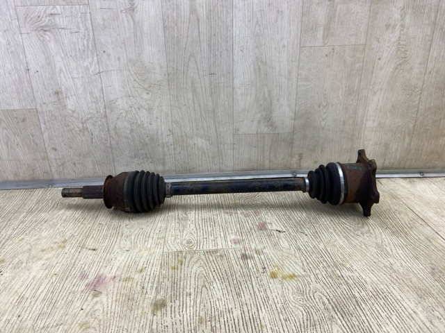 Полуось задняя, правая 396001CA0A NISSAN