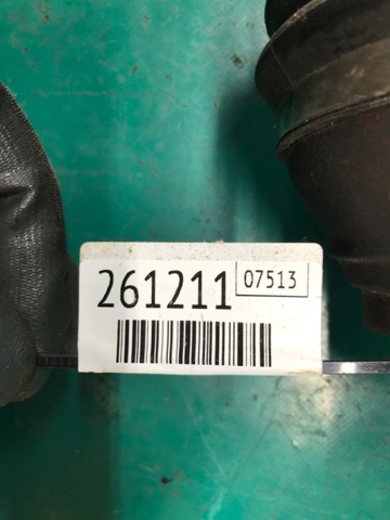 VAG 3C8407271 Левая полуось в наличии Киев