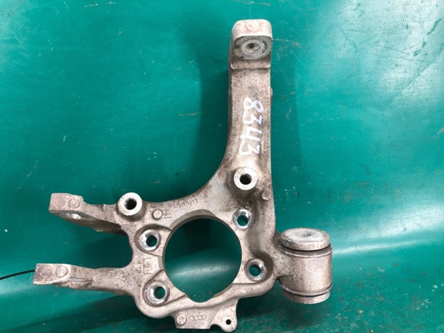 Кулак поворотный правый 3D0505436M VAG