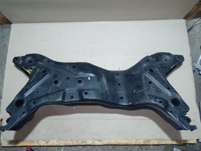 Поперечина передней подвески 4000A022 MITSUBISHI