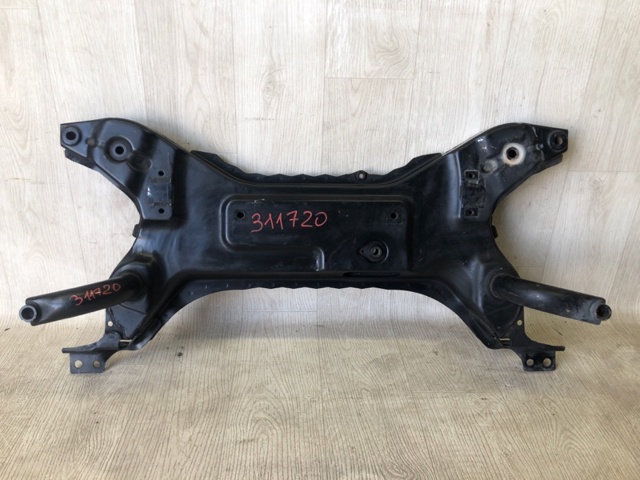 Передняя балка 4000A274 MITSUBISHI