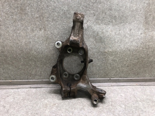 Кулак поворотный передний правый 400143JA1A NISSAN