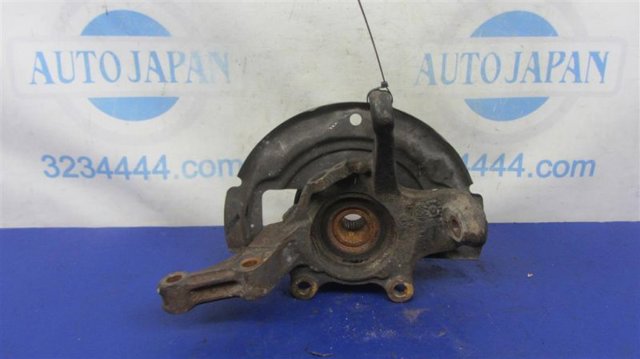 Цапфа (поворотный кулак) передний правый 400148J000 NISSAN