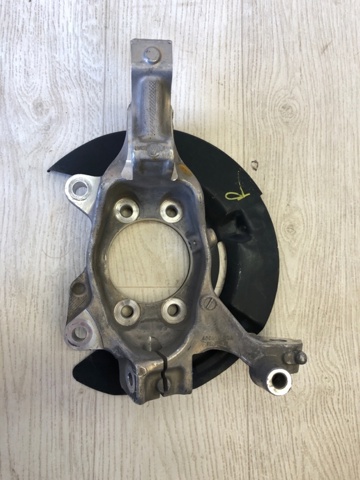 Цапфа (поворотный кулак) передний правый 40014JA02A NISSAN