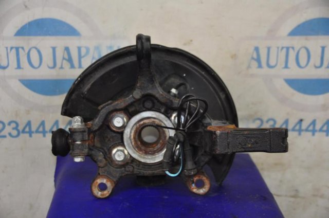 Кулак поворотный передний левый 400151KA1A NISSAN