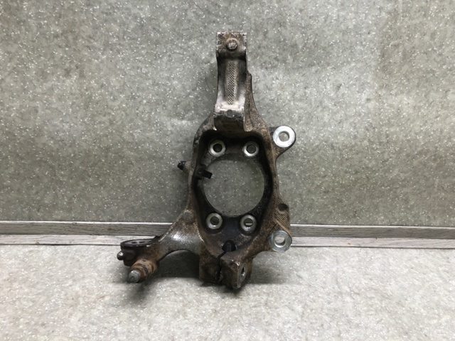 Кулак поворотный передний левый 400153JA1A NISSAN