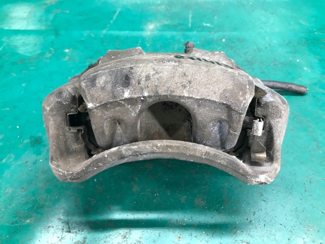 NISSAN 410113LM1A Суппорт тормозной передний левый в наличии Черновцы