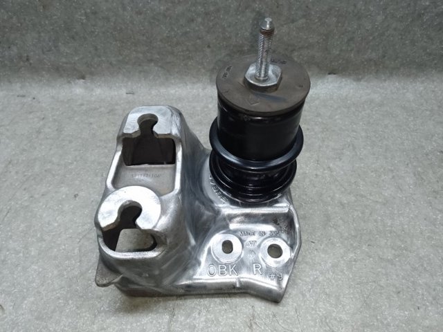 Кронштейн подушки (опоры) двигателя, правой 41032AJ050 SUBARU