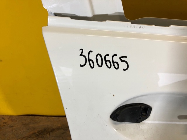 Пассажирская передняя дверь 41518738552 BMW