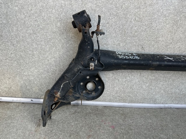 Поперечка задней подвески 4210164010 TOYOTA