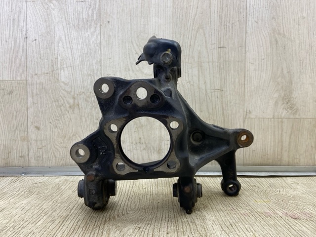 Кулак поворотный правый 4230406270 TOYOTA