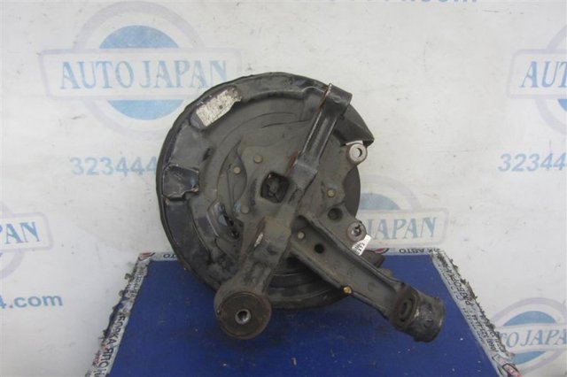 423040T010 Цапфа (поворотный кулак) задний правый купить Ирпень