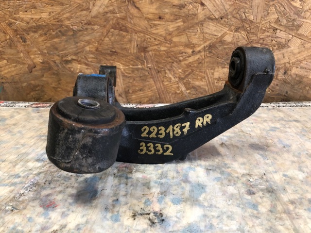 423040T010 TOYOTA Цапфа задняя правая купить в Тернополь