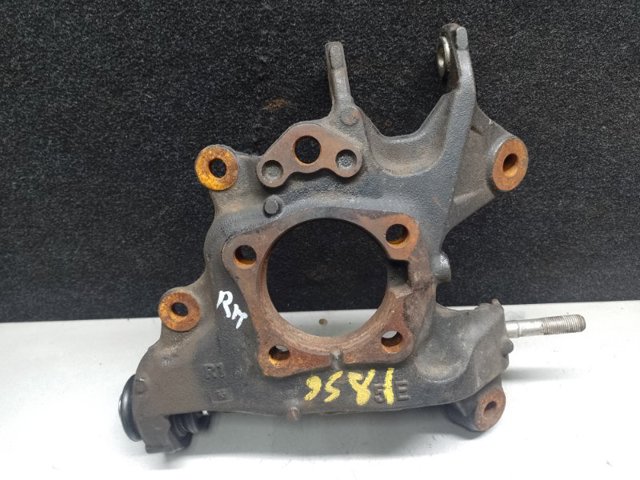 Цапфа поворотная правая 4230448060 TOYOTA