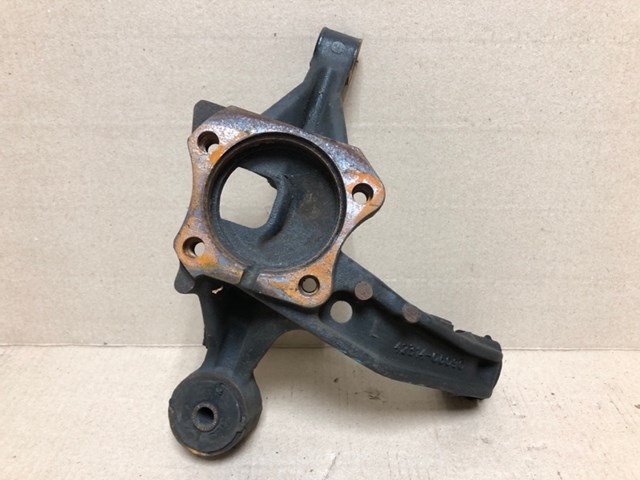 Цапфа поворотная левая 4230506090 TOYOTA