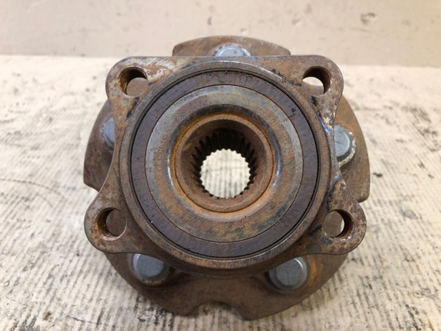 Ступица заднего колеса 424100R010 TOYOTA