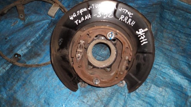 Кулак поворотный правый 43018JN00A NISSAN