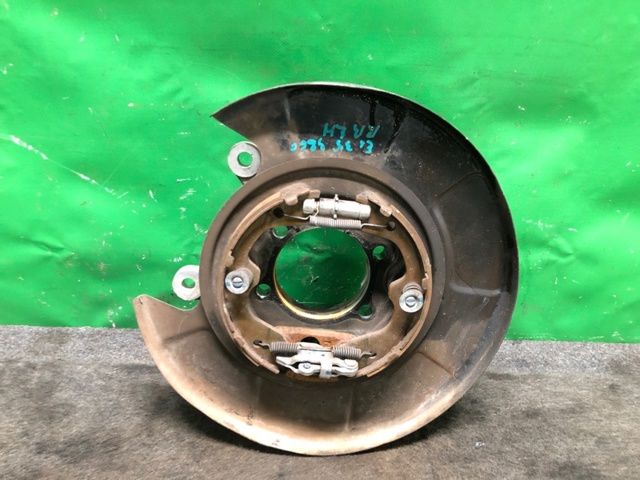 Цапфа - поворотный кулак задний, левый 430191BA0B NISSAN