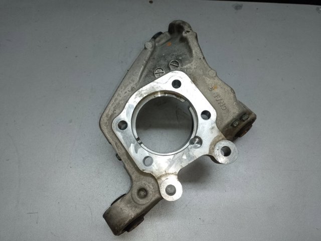 NISSAN 430195NA0A Цапфа задняя левая в наличии Житомир