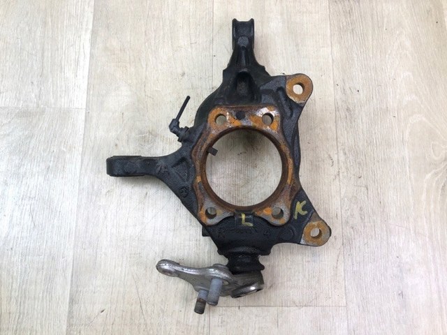 TOYOTA 4321106260 Цапфа (поворотный кулак) передний правый в наличии Черновцы