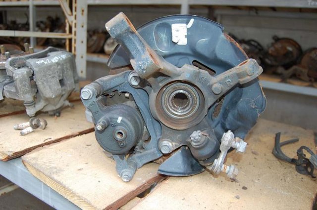 Цапфа поворотного кулака 4321119015 TOYOTA