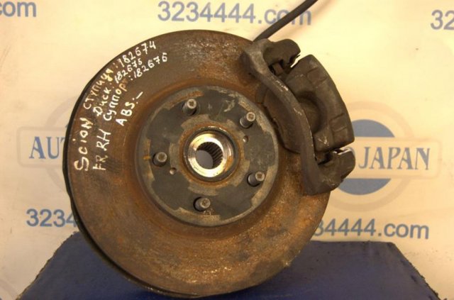 TOYOTA 4321121040 Цапфа передняя правая в наличии Ужгород