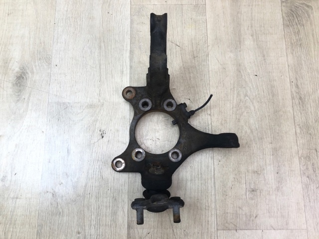 Цапфа передняя правая 4321142080 TOYOTA