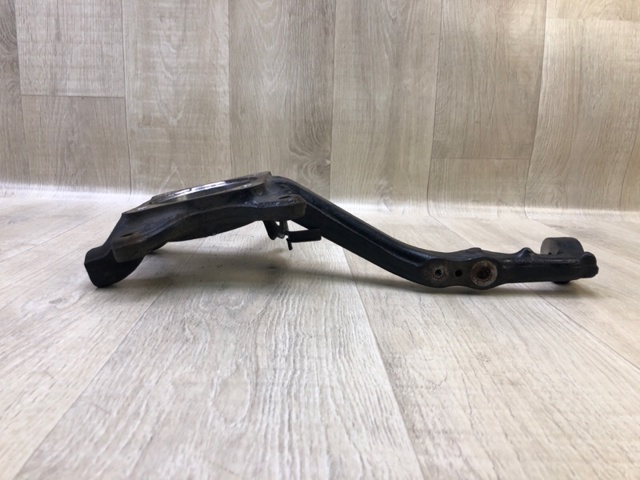 TOYOTA 4321204050 Цапфа передняя левая в наличии Николаев
