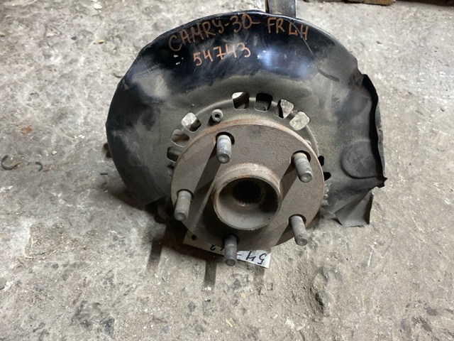 Кулак поворотный передний левый 4321239035 TOYOTA