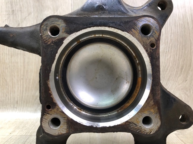 TOYOTA 4321260170 Цапфа (поворотный кулак) передний левый в наличии Одесса