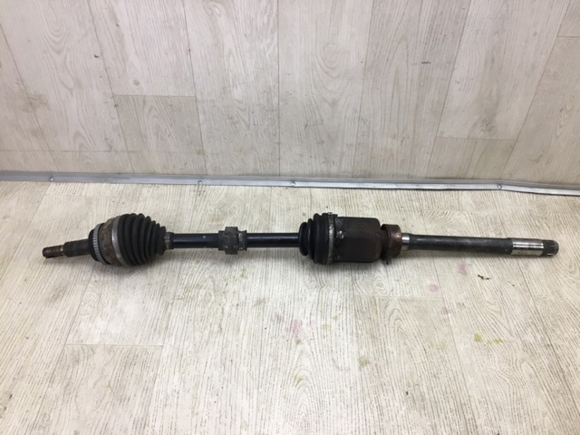 Полуось передняя, правая 434100T030 TOYOTA