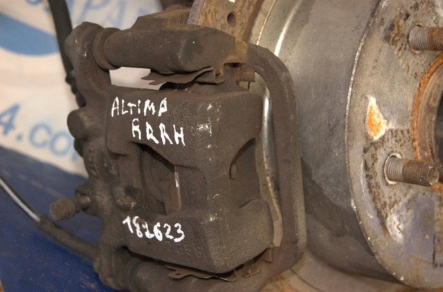 Суппорт тормозной задний правый 44001JA01A NISSAN