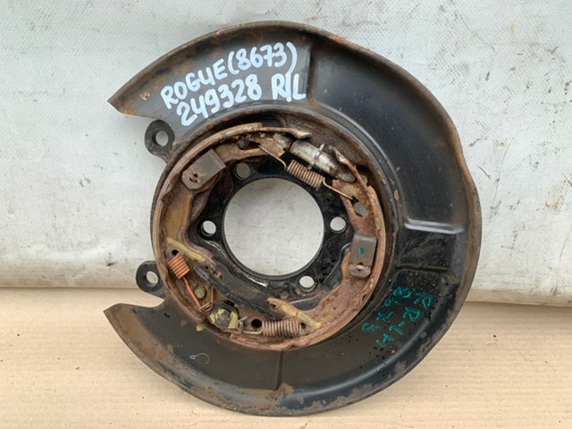 Щиток тормозного диска заднего левый 440104CU1A NISSAN