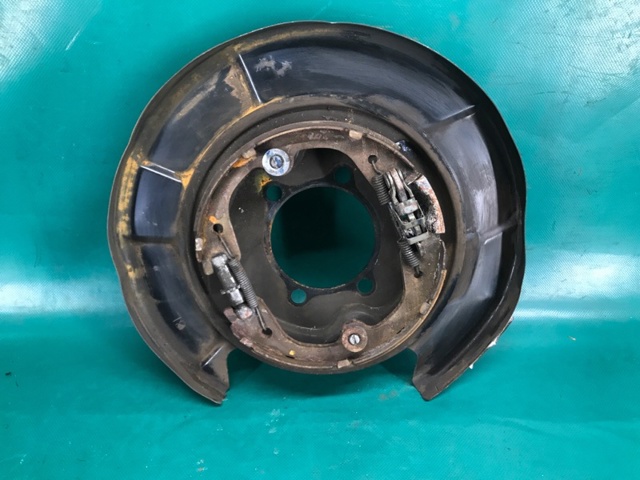 Пыльник тормозного диска заднего левый 44030WL001 NISSAN