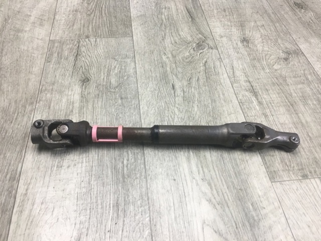 TOYOTA 4526042110 Вал рулевой колонки нижний в наличии Киев