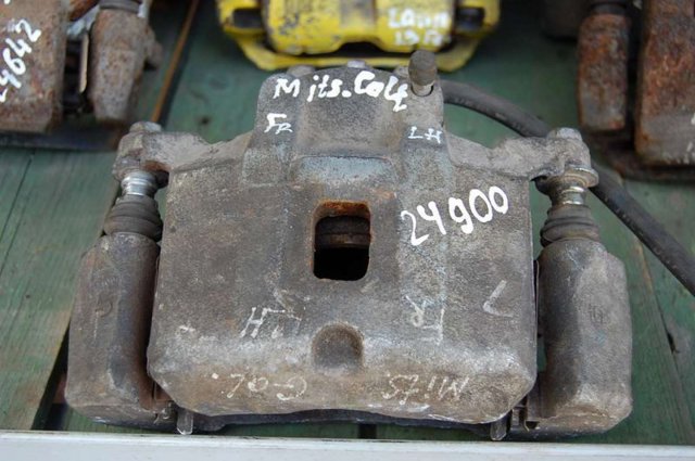 Суппорт тормозной, передний, левый 4605A018 MITSUBISHI