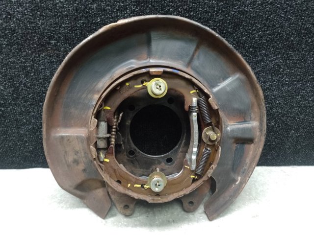Пыльник тормозного диска заднего левый 4650442021 TOYOTA
