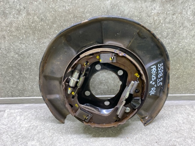 Диск опорный заднего тормозного барабана левый 4650447050 TOYOTA