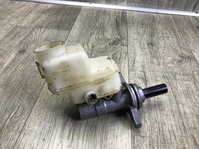 TOYOTA 4720104170 Цилиндр тормозной главный в наличии Черновцы