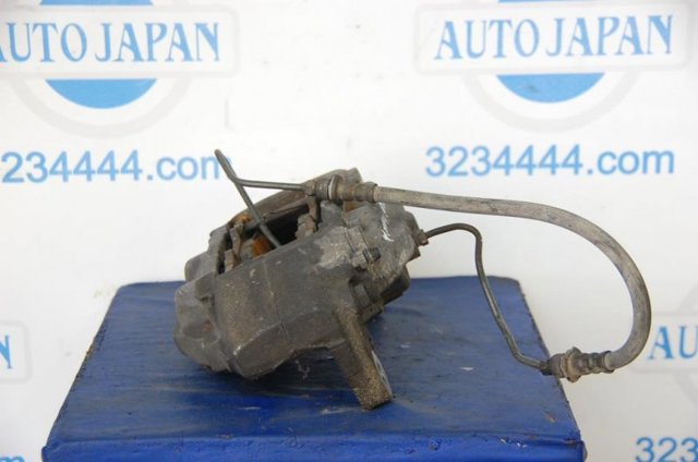 Суппорт тормозной передний правый 477300C030 TOYOTA